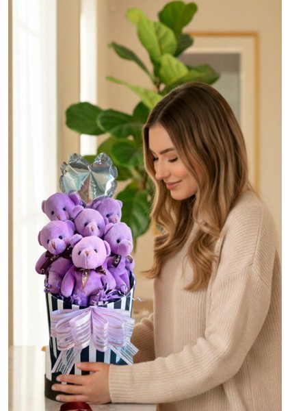 Premium Silindir Hediye Kutusunda, Kalpli Balonlu 6’lı Mor Ayıcık Buketi fiyatları