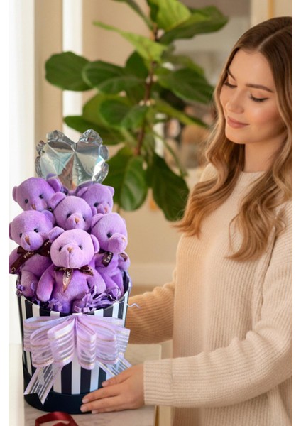 Premium Silindir Hediye Kutusunda, Kalpli Balonlu 6’lı Mor Ayıcık Buketi modelleri