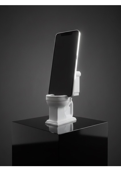 Tuvalet Şeklinde Masaüstü Telefon Standı - Eğlenceli ve Dekoratif Telefon Tutucu - 12X9.5X6 cm - Komik Ofis Hediyesi fiyatları