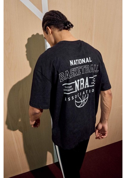 NBA Wordmark Bisiklet Yaka Sırt Baskılı Kısa Kollu Tişört G3645AX25AU