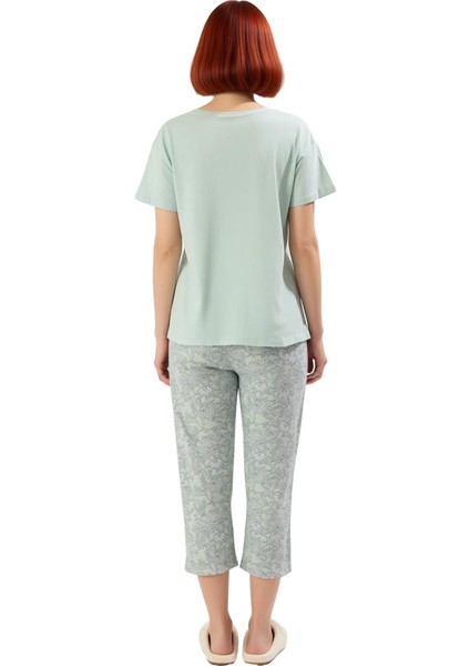 Rahat Örme Pijama Takımı Çiçek Desenli Kapri Pantolon Bisiklet Yaka Zarifane Tasarım