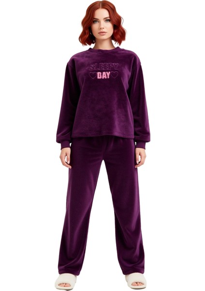 Kadın Peluş Pijama Takımı Slogan Detaylı Fonksiyonel Dayanıklı Kaliteli Konforlu Estetik Şık fiyatları