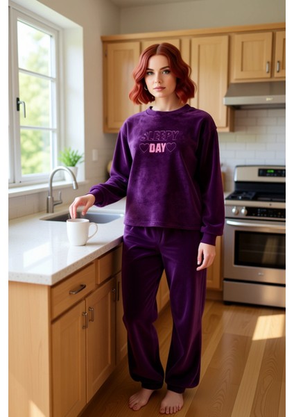 Kadın Peluş Pijama Takımı Slogan Detaylı Fonksiyonel Dayanıklı Kaliteli Konforlu Estetik Şık fırsatları