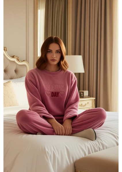Kadın Peluş Pijama Takımı Sloganlı Kalpli Fonksiyonel Dayanıklı Kaliteli Konforlu Estetik Şık fiyatları