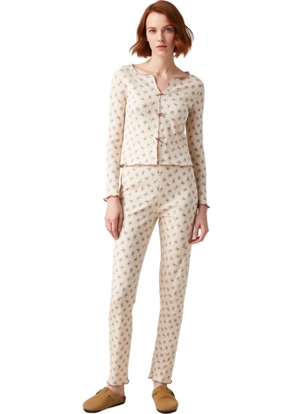 Kadın Çiçek Desenli V Yaka Pijama Takımı Fonksiyonel Dayanıklı Kaliteli Konforlu Estetik Şık fiyatları