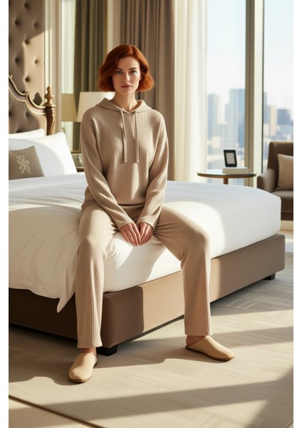 Kadın Relaxed Fit Kapüşonlu Pijama Takımı Fonksiyonel Dayanıklı Kaliteli Konforlu Estetik Şık