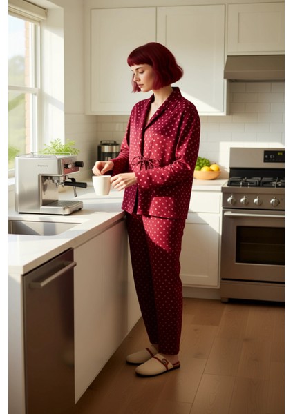 Kadın Puantiye Desenli V Yaka Pijama Takımı Fonksiyonel Dayanıklı Kaliteli Konforlu Modern