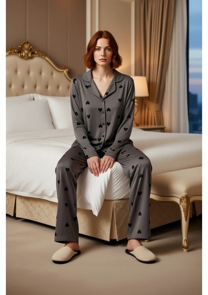 Kadın Kalp Desenli Gömlek Yaka Pijama Takımı Fonksiyonel Dayanıklı Kaliteli Konforlu Rahat modelleri