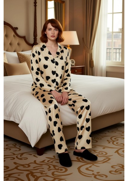 Kadın Kalp Desenli Gömlek Yaka Pijama Takımı Fonksiyonel Dayanıklı Kaliteli Konforlu Rahat modelleri
