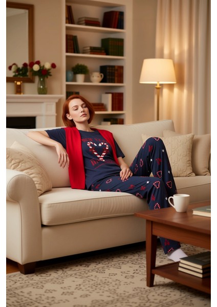 Kadın Yılbaşı Kalpli Pijama Takımı Fonksiyonel Dayanıklı Kaliteli Konforlu Estetik Premium
