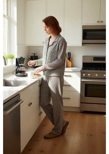 Kadın Leopar Desenli Gömlek Yaka Pijama Takımı Fonksiyonel Dayanıklı Kaliteli Konforlu Şık fiyatları