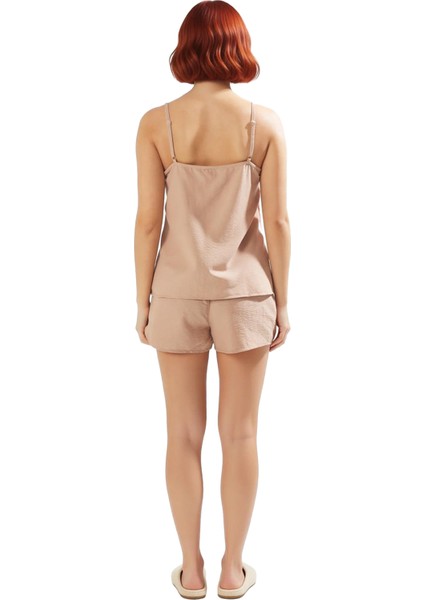 Kadın Kedi Nakışlı V Yaka Ip Askılı Şortlu Dokuma Pijama Takımı Ev Konforu Fonksiyonel Şık modelleri