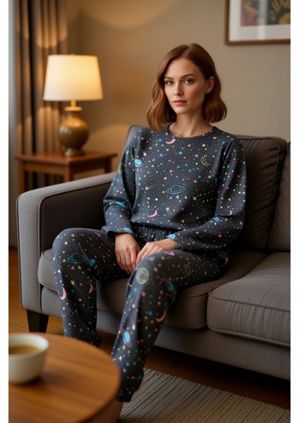 Kadın Galaksi Baskılı Pijama Takımı Uzun Kollu Bisiklet Yaka Fonksiyonel Dayanıklı Estetik