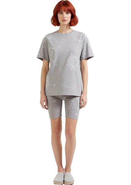 Kadın Ev Giyim Takımı Uzay Desenli Kısa Kollu Tişört Şort Konforlu Fonksiyonel Dayanıklı Şık modelleri