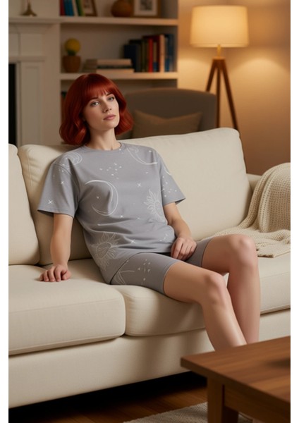 Kadın Ev Giyim Takımı Uzay Desenli Kısa Kollu Tişört Şort Konforlu Fonksiyonel Dayanıklı Şık indirimleri