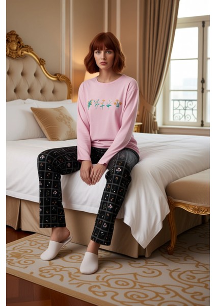 Kadin Kurdele Desenli Kirmizi Puantiyeli Pijama Takımı Fonksiyonel Dayanıklı Kaliteli Spor modelleri