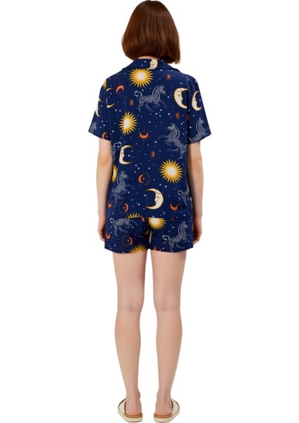 Kadın Viskon Gömlek Şort Pijama Takımı Galaksi Desenli Fonksiyonel Dayanıklı Kaliteli Spor modelleri