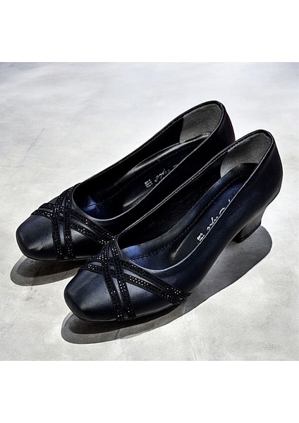 Taş Detaylı Küt Burun 5 cm Anne Model Bayan Topuklu Ayakkabı modelleri