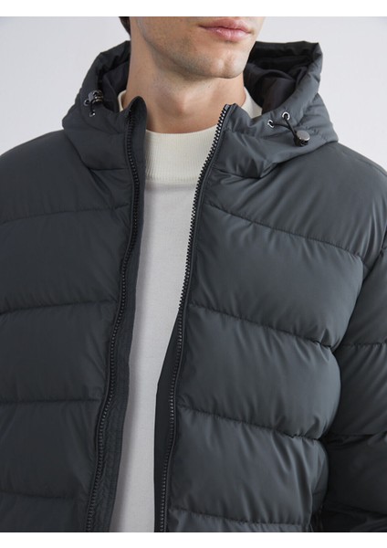 Yeni Sezon Standart Kalıp Kapüşonlu Erkek Şişme Mont modelleri