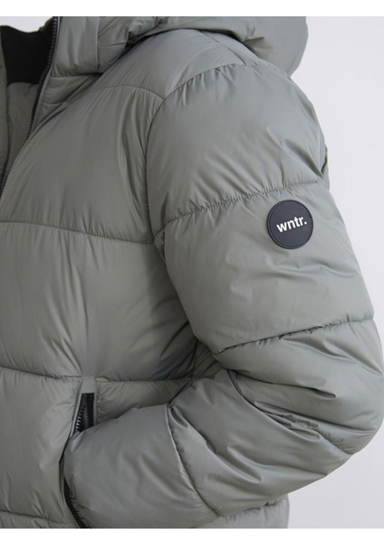 Yeni Sezon Standart Kalıp Kapüşonlu Erkek Şişme Mont modelleri