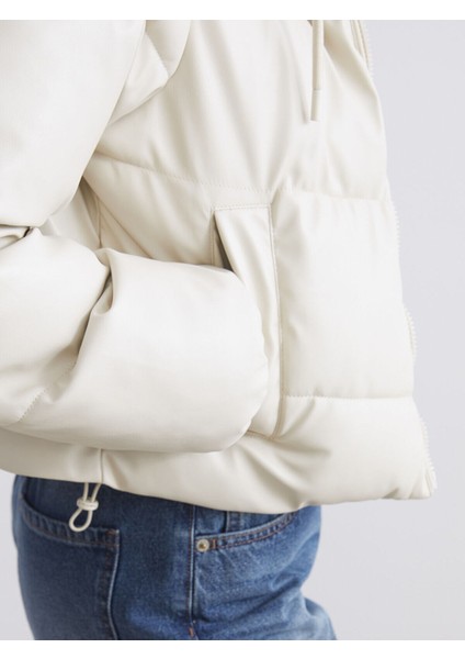 Cey Yeni Sezon Kadın Kapüşonlu Düz Şişme Mont modelleri