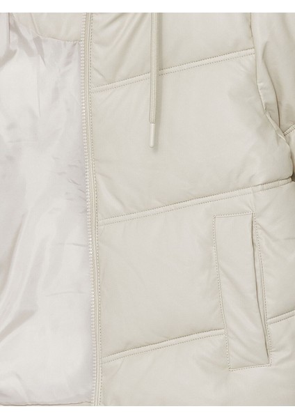 Cey Yeni Sezon Kadın Kapüşonlu Düz Şişme Mont