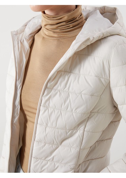 Izr Yeni Sezon Kadın Kapüşonlu Düz Şişme Mont modelleri