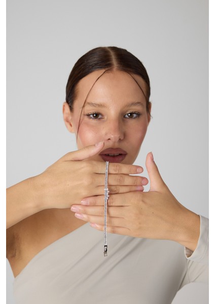 Zirkon Taşlı Mistik Model Su Yolu Kadın Bileklik – Anlamlı ve Zarif Tasarım