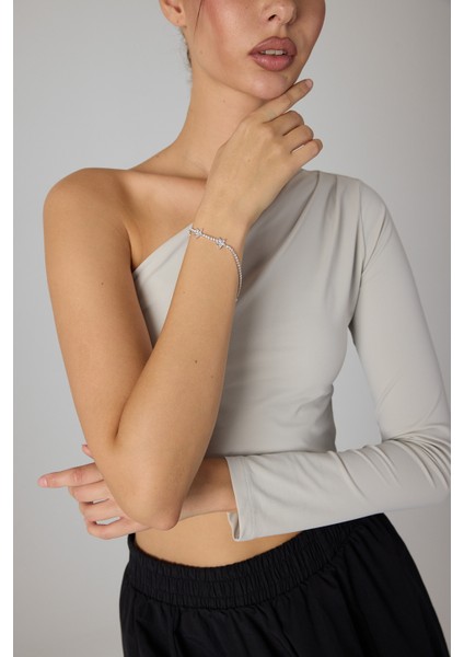 Çiçek Motifli Su Yolu Bileklik – Zirkon Taşlı Zarif Kadın Takısı