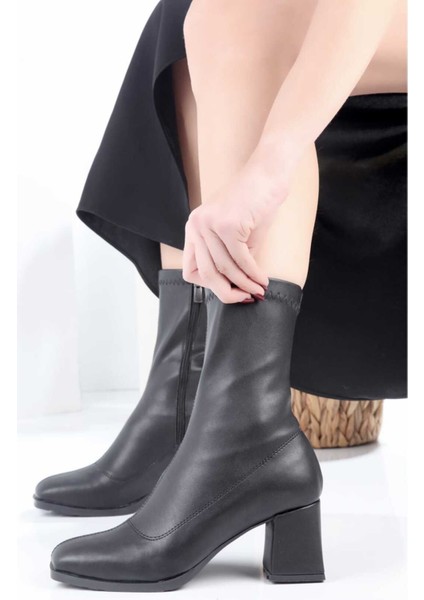 7 cm Klasik Siyah Topuklu Bot Kare Kalıp Yarım Bot Kadın Klasik