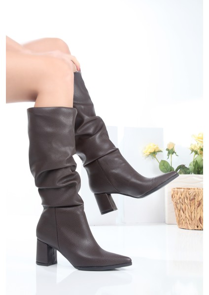 Sivri Burun Büzgülü Kadın Topuklu Fermuarsız Çizme