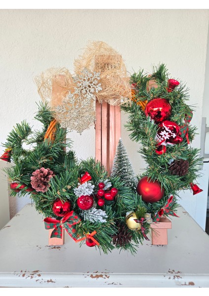 Işıklı Yılbaşı Kapı ve Duvar Süsü – El Yapımı Kırmızı & Altın Noel Dekoru modelleri