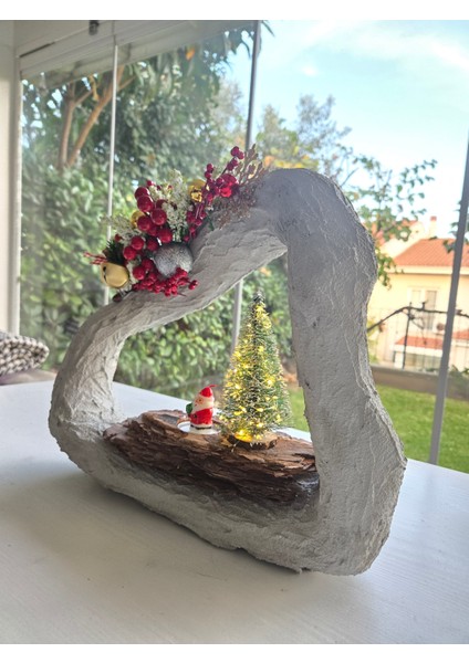 Işıklı El Yapımı Yılbaşı Masa Dekoru – Beton Form Noel Sahnesi & Mini Ağaçlı LED Işıklı Süs modelleri