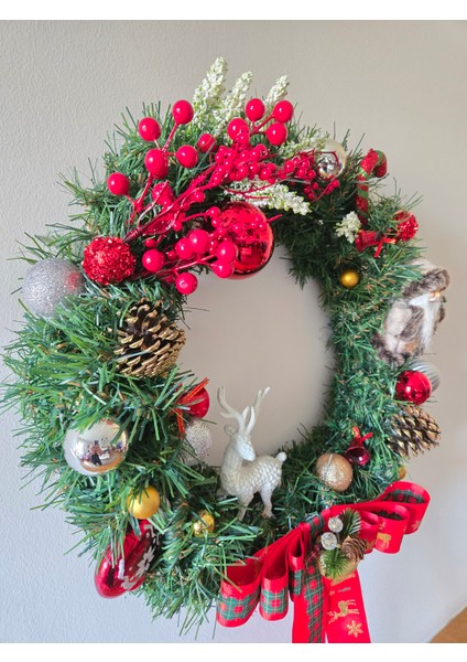 El Yapımı Yılbaşı Kapı ve Duvar Çelengi – Santa & Deer Figürlü Kırmızı Yeşil Altın Noel Süsü modelleri