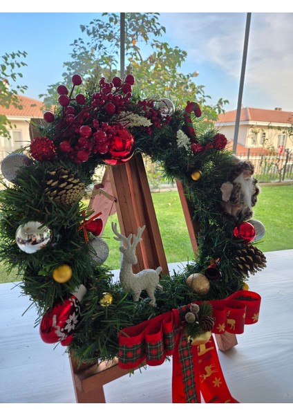 El Yapımı Yılbaşı Kapı ve Duvar Çelengi – Santa & Deer Figürlü Kırmızı Yeşil Altın Noel Süsü indirimleri