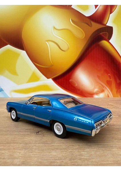 Çek Bırak 1967 Chevrolet Impala Mavi Diecast Model Araba 1967 Chevy Impala Mavi Açılan Kapılar modelleri
