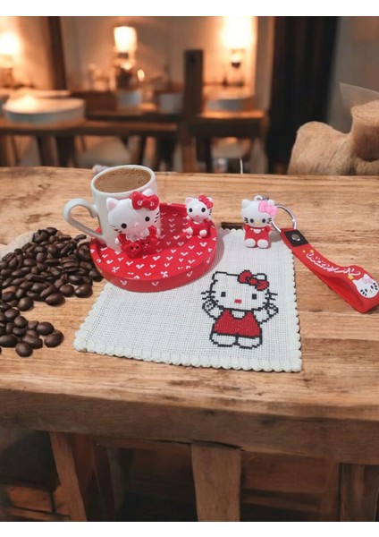 El Yapımı Etamin Peçeteli Hello Kitty Temalı Kahve Fincanı Seti – Özel Tasarım Hediyelik
