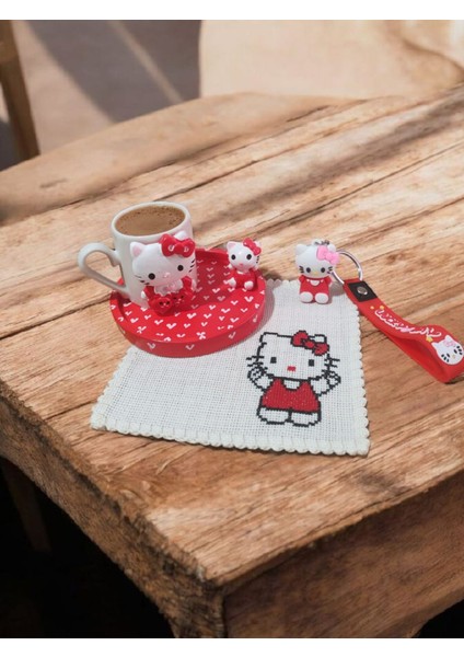 El Yapımı Etamin Peçeteli Hello Kitty Temalı Kahve Fincanı Seti – Özel Tasarım Hediyelik modelleri