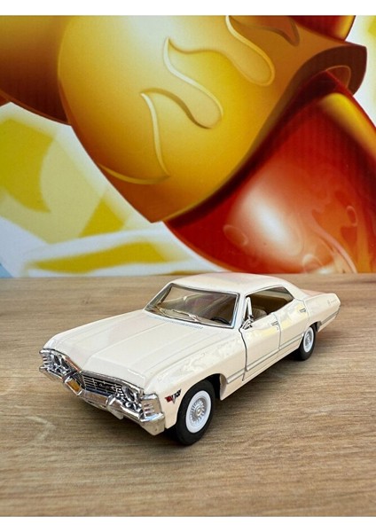 Çek Bırak 1967 Chevrolet Impala Krem Diecast Araba Açılan Kapılar 1967 Chevy Impala Model Araba