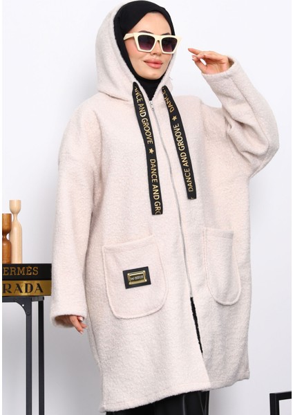 Taş Kapşonlu Cep Detaylı Buklet Kaban