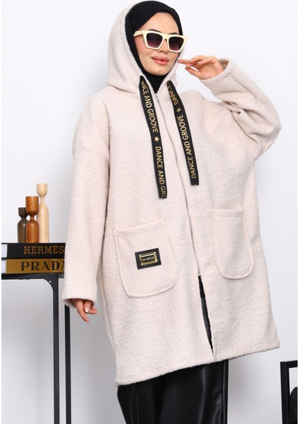 Taş Kapşonlu Cep Detaylı Buklet Kaban fırsatları