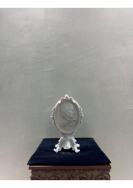 Atatürk Oval Çerçeveli Biblo 36×15×10 cm | Polyester Dekoratif Obje | Masaüstü Ev & Ofis Atatürk Bibloları | Çerçeveli Atatürk Silüeti fiyatları