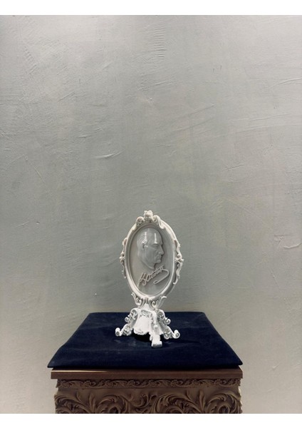 Atatürk Oval Çerçeveli Biblo 36×15×10 cm | Polyester Dekoratif Obje | Masaüstü Ev & Ofis Atatürk Bibloları | Çerçeveli Atatürk Silüeti modelleri