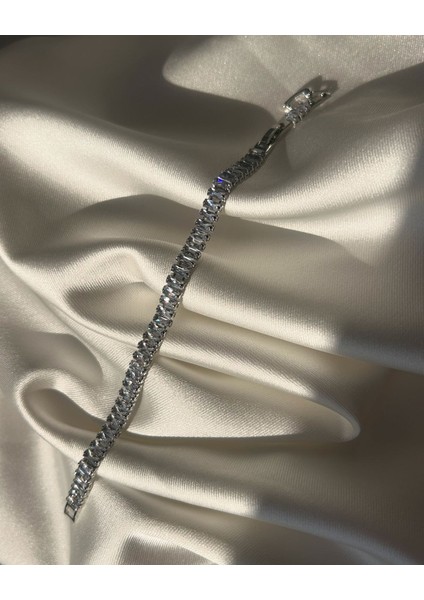 Kadın Su Yolu Taşlı Baget Bileklik