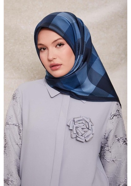 Lacivert Noktalı Kareli Baskı Twill Ipek EŞARP-0934 fiyatları