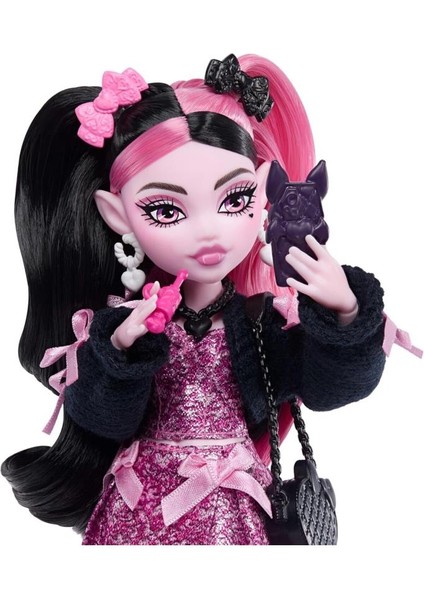 Bebek, Pembe Fiyonklu Elbise ve Siyah Hırka ile Draculaura JHK29 fırsatları