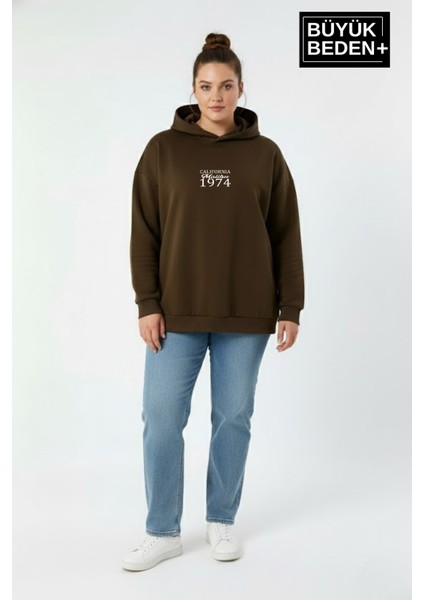 Kadın Büyük Beden California 1974 Baskılı Kapüşonlu Sweat – Rahat Kalıp Hoodie SPR26BSWK965