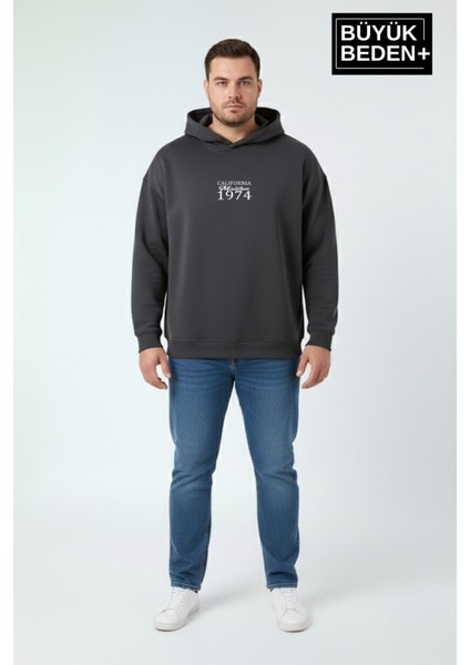 Erkek Büyük Beden California 1974 Baskılı Kapüşonlu Sweatshirt -Rahat Kalıp SPR26BSW965