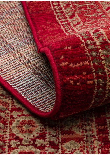 Kavala 03 Red Etnik Desenlere Sahip Dayanıklı Yapısı ve Canlı Renkleri ile Öne Çıkan Makine Halısı