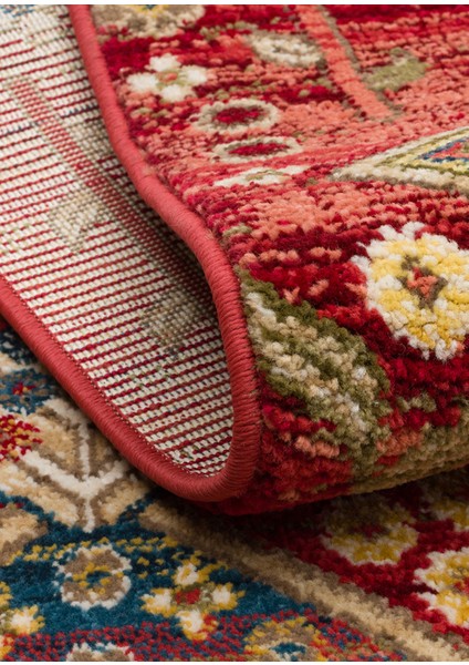 Kavala 01 Red Etnik Desenlere Sahip Dayanıklı Yapısı ve Canlı Renkleri ile Öne Çıkan Makine Halısı